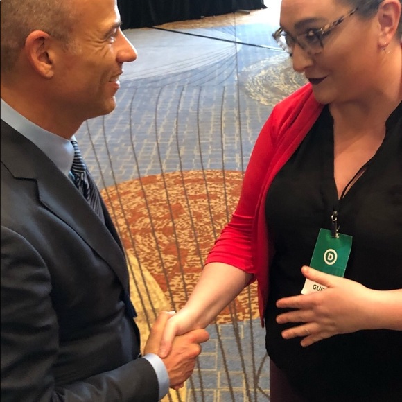 Meet your Posher, Dominique - Picture 3 of 3